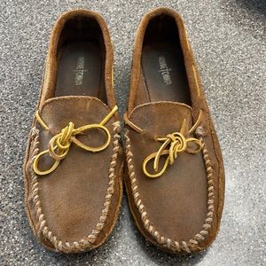 MINNETONKA MOCCASIN. SIZE 13. BROWN.